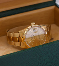 Afbeelding in Gallery-weergave laden, Rolex Oyster Perpetual Date 15238 + Box &amp; Papers (2005)
