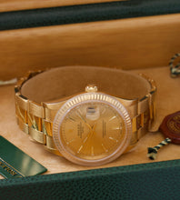 Afbeelding in Gallery-weergave laden, Rolex Oyster Perpetual Date 15238 + Box &amp; Papers (2005)
