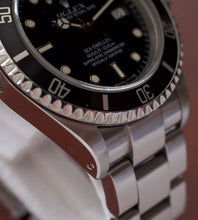 Load image into Gallery viewer, Rolex Sea-Dweller 16600 (1990)

