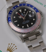 Afbeelding in Gallery-weergave laden, Rolex GMT-Master 16700 &#39;Swiss Only&#39; 1998 (Box+Papers) &#39;Faded Pepsi Bezel&#39;
